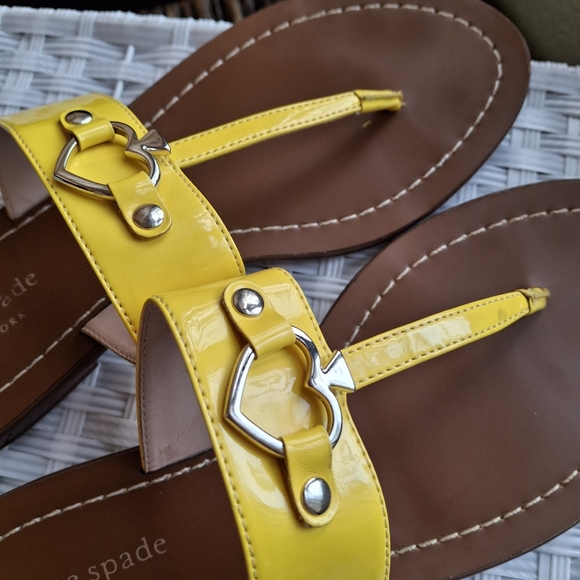 Kate Spade Cece Heart Yellow Patent Leather Thong Slip-On Sandals Women Size 7 - Picture 8 of 12
